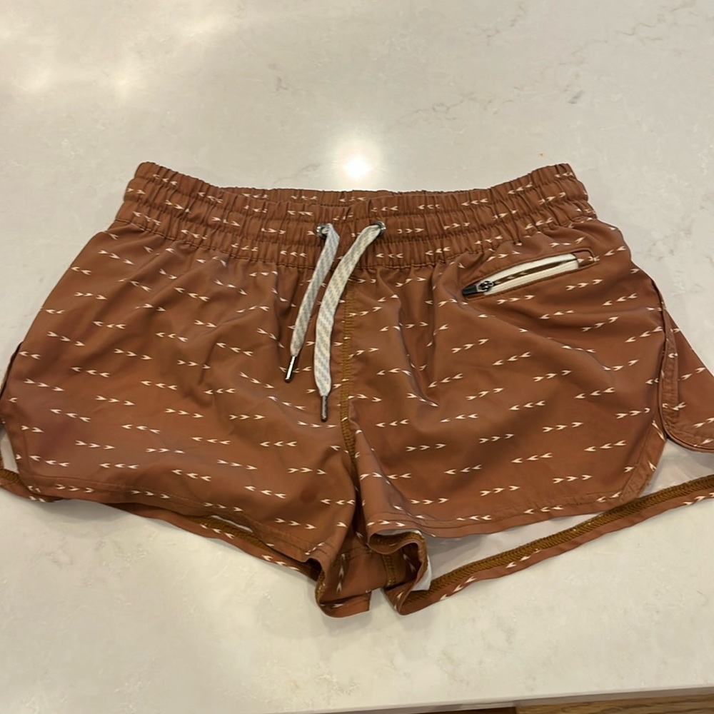 Vuori Pull On Clementine Athletic 2” Short